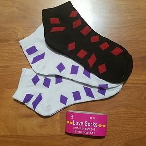 B2G1 TS 3 Pairs Kiss Ankle Socks